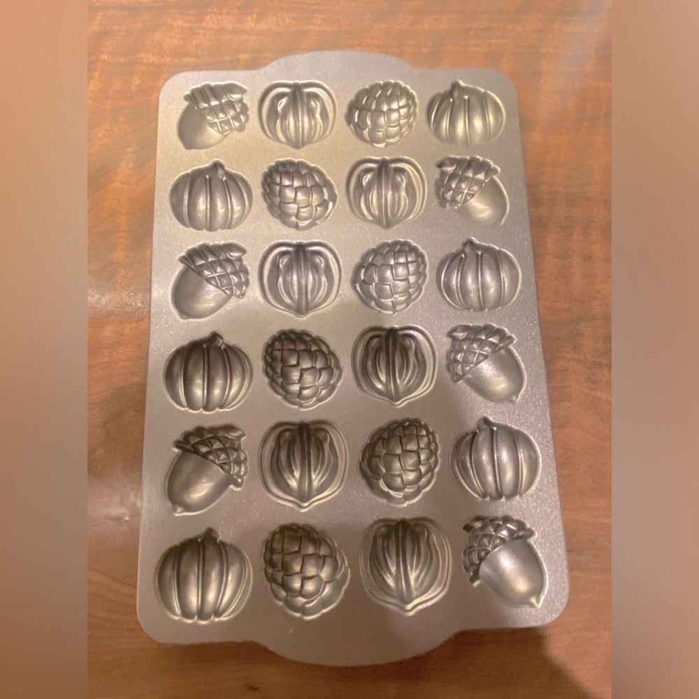 Williams Sonoma Silver Nonstick Mini Harvest Muffin and Candy Mold